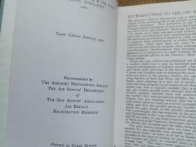 The Observer's Book of AIRCRAFT《观察家报》飞机志(1961年英文原版书，硬精装，271幅黑白飞机老照片，一页一图、飞机结构简图；前后衬页英文签名、简笔画、藏书章，品好！