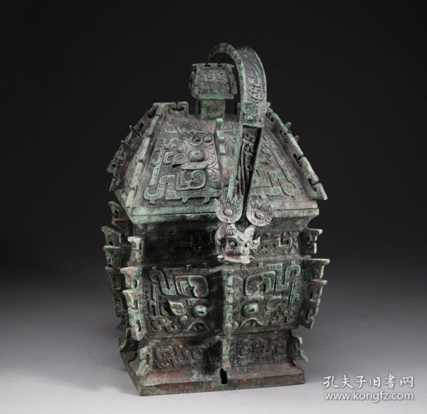旧藏，青铜兽面纹方提梁卣