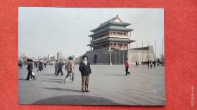 老照片：1999年3月4日，北京南门，12.7X8.5厘米。