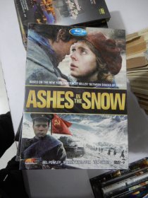 盒装DVD电影光盘：雪中灰 Ashes in the Snow（导演: 玛瑞斯·马克威修斯，主演: 蓓尔·波利 / 彼得·弗兰森）16岁女孩丽娜·维尔卡斯在二战期间波罗的海地区斯大林的恐怖统治下与家人失散的凄美故事