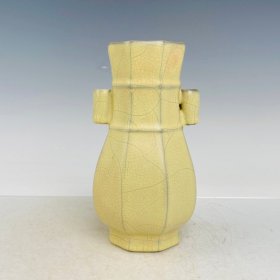 回流哥瓷瓶，高17厘米，直径9厘米