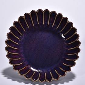 宋钧窑玫瑰紫釉菊瓣碗（） 高7.5厘米         宽23厘米
