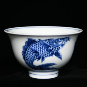 明永乐青花鱼纹压手杯，高5.2cm直径8.8cm