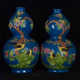 乾隆年制蓝釉粉彩浮雕花鸟纹葫芦瓶 
高：22厘米 宽：12.5厘米