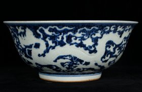 宣德青花雕刻留白龙穿花纹内霁蓝釉碗
高11.3cm                直径26.6cm
