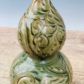 耀州凤纹葫芦花瓶，高23厘米，直径13厘米
