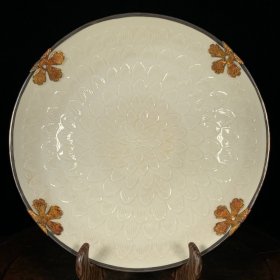 定窑掐丝包银口花卉纹盘，高4直径21cm