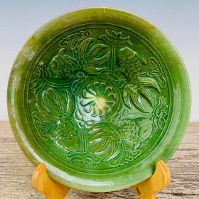 定窑绿釉鱼纹碗，高7厘米，直径19.5厘米