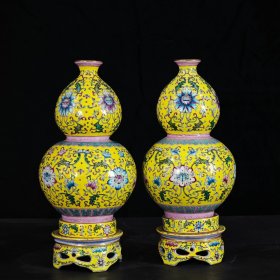 雍正珐琅彩绘缠枝花卉纹转心葫芦瓶 高33.5厘米宽16厘米