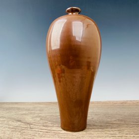 定窑梅瓶，高30厘米，直径12厘米