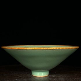龙泉窑梅子青釉包口斗笠碗，高6直径16cm