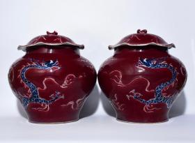 元祭红釉雕刻青花龙纹荷叶盖罐一对，高38×36厘米