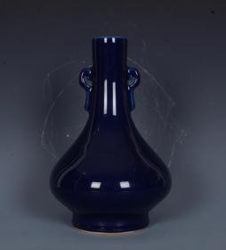 清乾隆单色釉宝石蓝釉双耳瓶；23x15.5