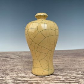 哥窑（大宋御哥）款梅瓶，高16厘米，直径9厘米