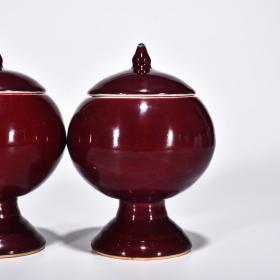 明宣德霁红釉豆盖罐
高18厘米        宽12厘米