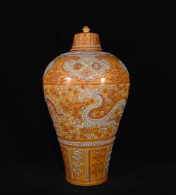 元代沥粉描金龙纹梅瓶，高48×26厘米