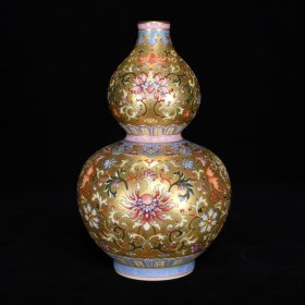 清雍正金地珐琅彩缠枝花卉纹葫芦瓶，19×12