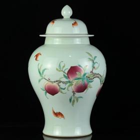 清乾隆粉彩五福捧寿将军罐。高35*20。