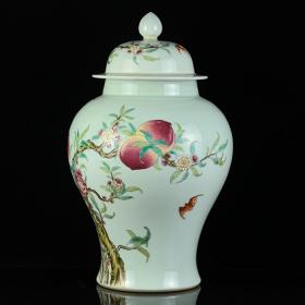 清乾隆粉彩五福捧寿将军罐。高35*20。