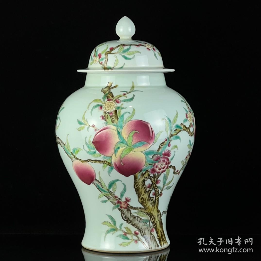 清乾隆粉彩五福捧寿将军罐。高35*20。