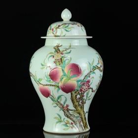 清乾隆粉彩五福捧寿将军罐。高35*20。