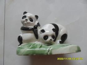 早期熊猫摆件——两只可爱的小熊猫（造型精美）喜欢熊猫题材的朋友不要错过无任何磕碰.