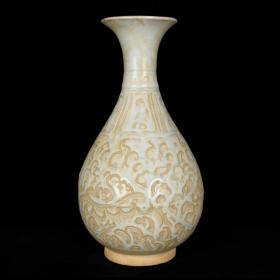 宋影青釉雕刻缠枝花纹玉壶春瓶 高27.5cm 直径15.5cm