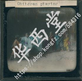 彩色玻璃幻灯片 日本儿童玩“老鹰抓小鸡”游戏