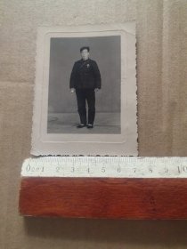 幸福家庭老照片：一家2口，手握红宝书