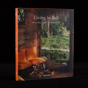 2011年 Taschen 出版《生活在巴厘岛》Living in Bali，造型艺术家安妮塔·洛科科（Anita Lococo），摄影师雷托·贡特利（Reto Guntli），内收巴厘岛大量风景插图