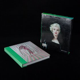 2008年美国 powerHouse Books 出版玛丽莲·梦露御（Marilyn Monroe）用摄影师米尔顿·格林（Milton Greene）的摄影回顾展，内收200余幅照片，拍摄了20世纪最伟大的艺术家、演员和名人，因拍摄玛丽莲·梦露拍摄的照片而闻名，并合作创立了玛丽莲·梦露制片公司