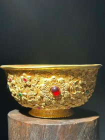 163_大清乾隆年制款，镶嵌宝石金碗一只。