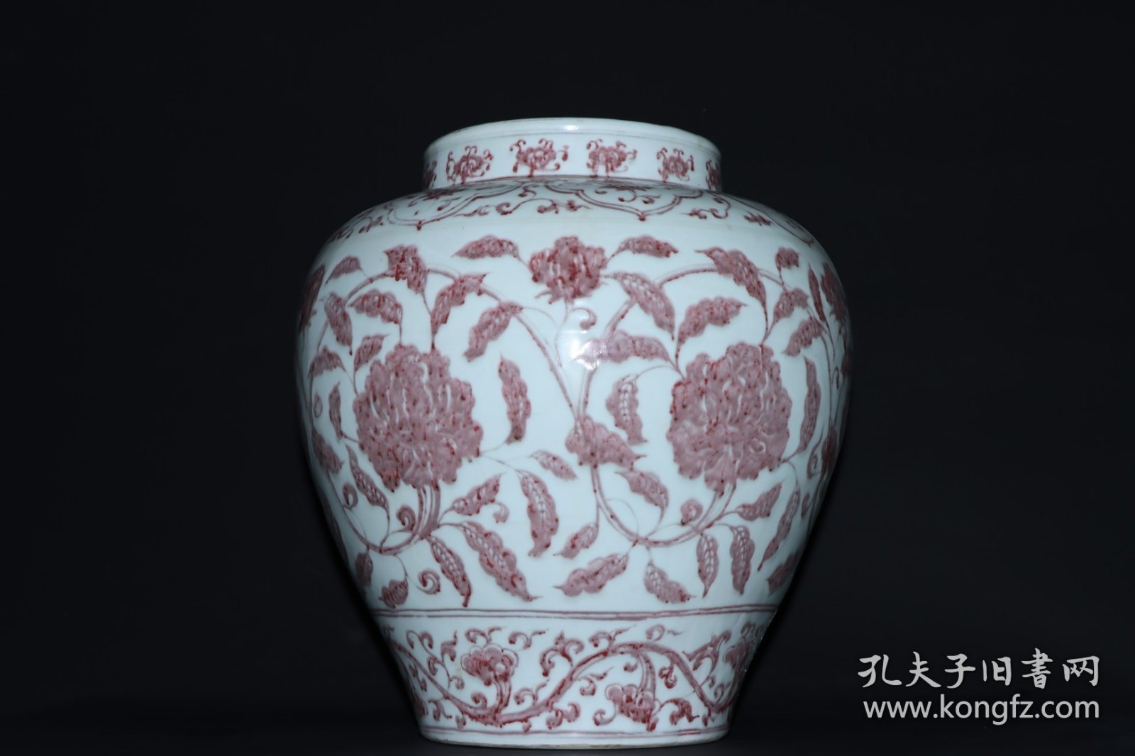 旧藏明代宣德釉里红花卉纹大罐