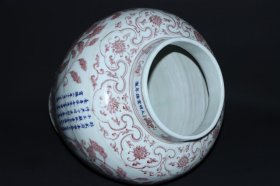 旧藏明代宣德釉里红花卉纹大罐