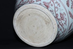 旧藏明代宣德釉里红花卉纹大罐