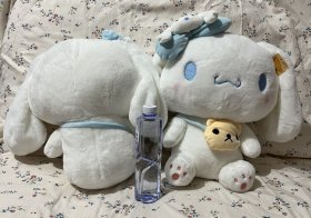 带蝴蝶结斜背小怪兽的白色大耳狗 Cinnamoroll 40cm高 大型毛绒玩具玩偶 减压毛绒布偶玩具 陪睡卡通玩偶 娃娃公仔礼品礼物 婚礼婚庆奖品婚房布置摆设摆件 全新无吊牌