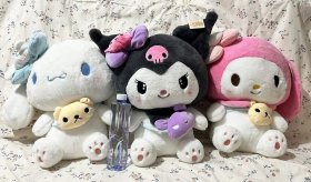 带蝴蝶结斜背小怪兽的库洛米Kuromi 美乐蒂Melody 白色大耳狗 Cinnamoroll 大型毛绒玩具玩偶 减压毛绒布偶玩具 陪睡卡通玩偶 娃娃公仔小礼品小礼物 婚礼婚庆小奖品婚房布置小摆设小摆件 全新无吊牌
