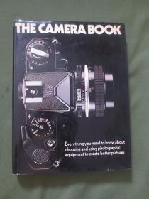 大16开256页，英文原版硬精装带护封：《THE CAMERA BOOK》（Everything you need to know about choosing and using photographic equipment to create better pictures）【1981年刊行，整洁自然旧】