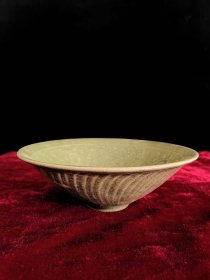 31_宋代越窑青瓷斗笠碗，高6直径19公分，保存完好。