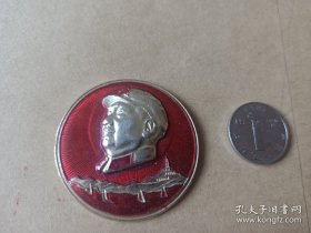 像章（约直径3.5cm）