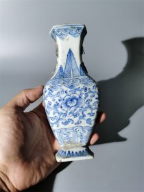 嘉庆青花缠枝莲壁挂瓶