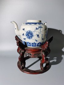 光绪青花缠枝莲壶
