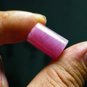 缅甸摸谷天然红宝石无烧无处理原矿桶珠
