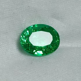 潘杰希尔刻面祖母绿宝石戒面。