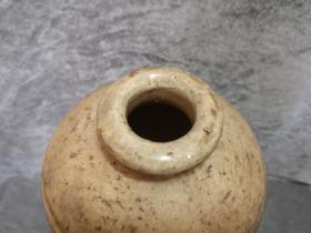 花道具花器 宋代磁州窑白釉酱釉旋纹文字梅瓶 尺寸：高29.5厘米，品相如图，局部有缩釉，品相完整 标价为实价，喜欢的朋友直接拍下，顺丰包邮