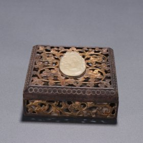 清代 银鎏金嵌和田玉凤纹盖盒。