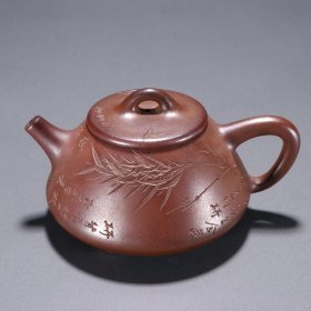 杨彭年款 紫砂刻竹叶诗文茶壶。