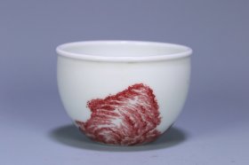 清 官窑 雍正 釉里红小缸杯。