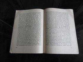 罕见七十年代32开本英文版《论反党集团的社会基础》1975年一版一印 -尊D-4