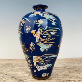 建窑宝石蓝釉飞天纹梅瓶，高28厘米，直径16厘米